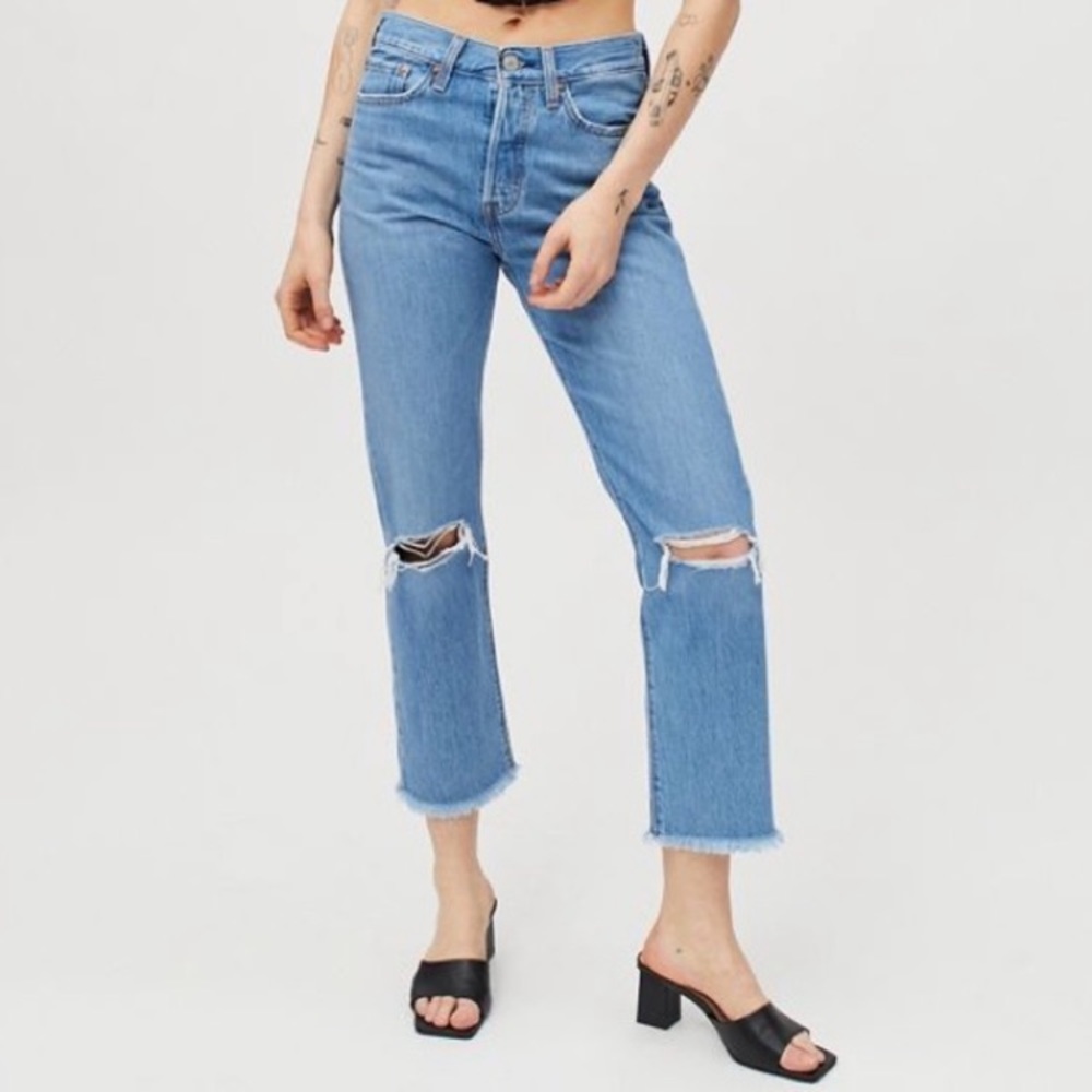 Levi’s Wedgie Straight Cropped Jeans, women’s size 26, light-medium denim wash